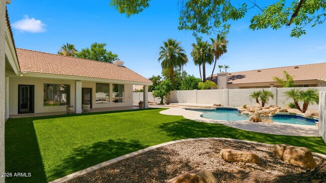 Building Photo - 8638 E Dahlia Dr