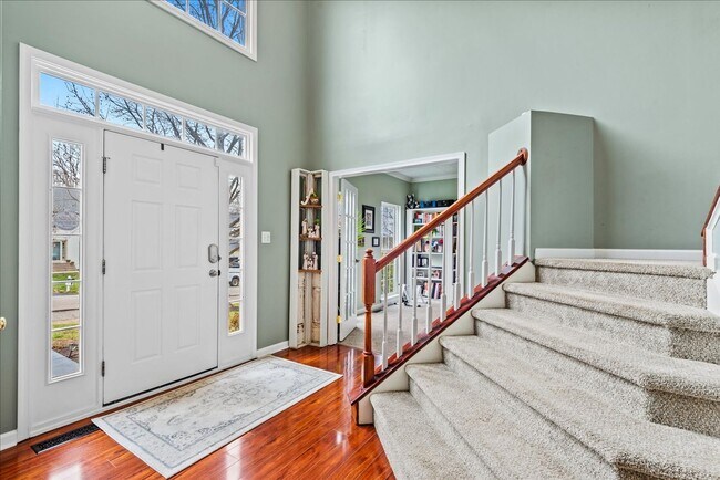 Building Photo - Beautiful 5-bedroom home close to VRE, I-95, shopping and much more!