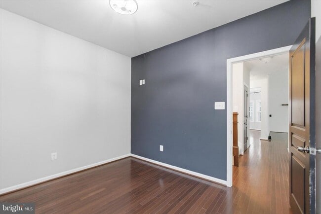 Building Photo - 7585 Holly Ridge Dr