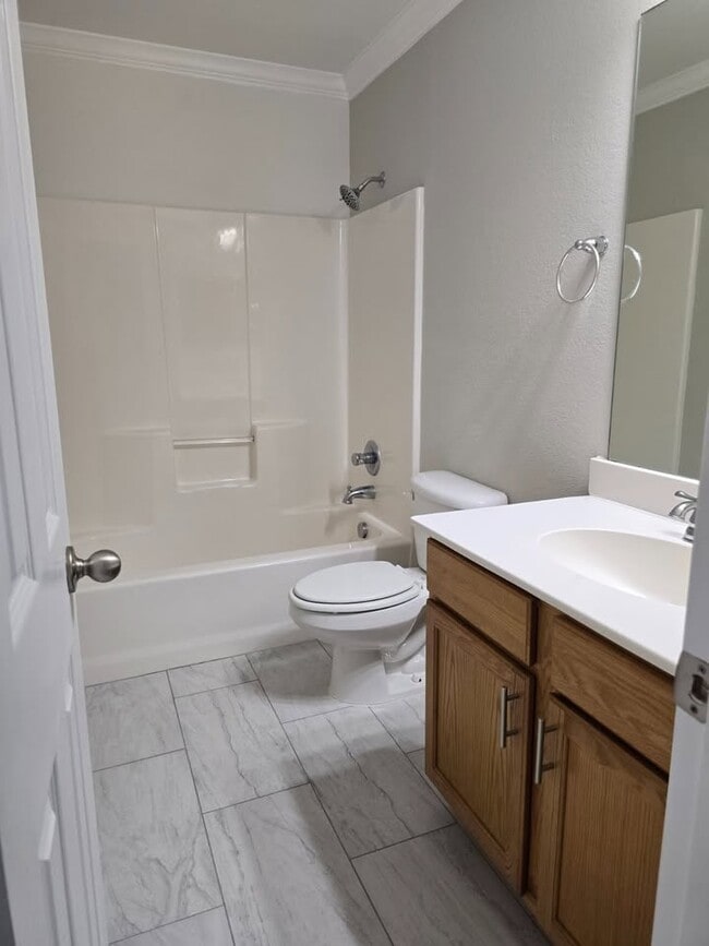 Building Photo - 613 Countryside Dr