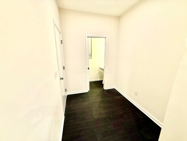 Building Photo - 1916 Pomodoro Dr