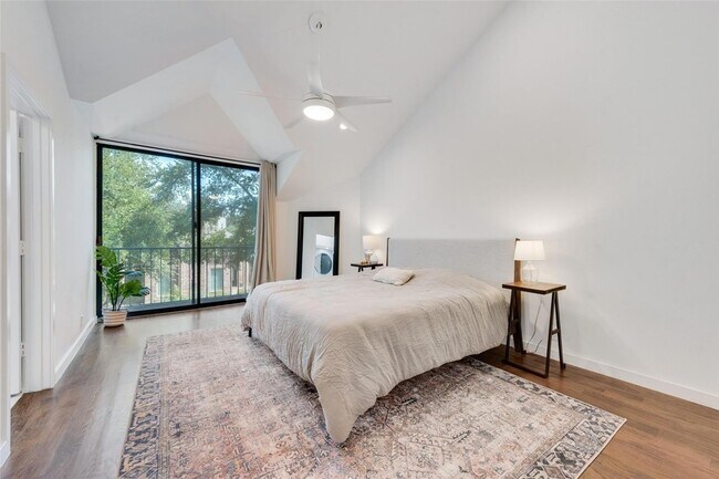 Building Photo - 5990 Lindenshire Ln