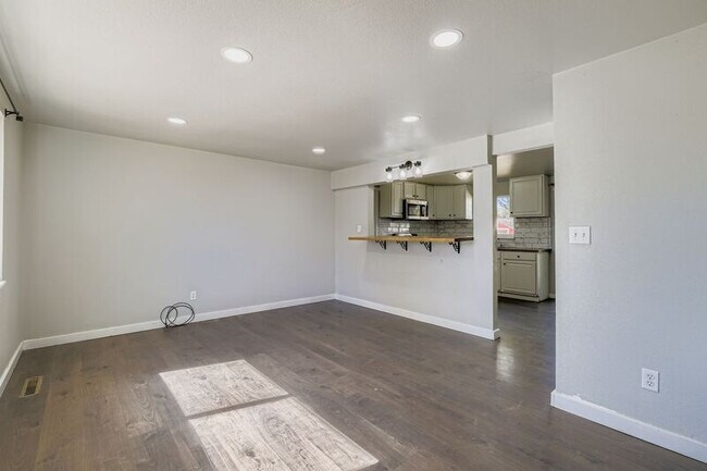 Building Photo - 529 Corte Amino