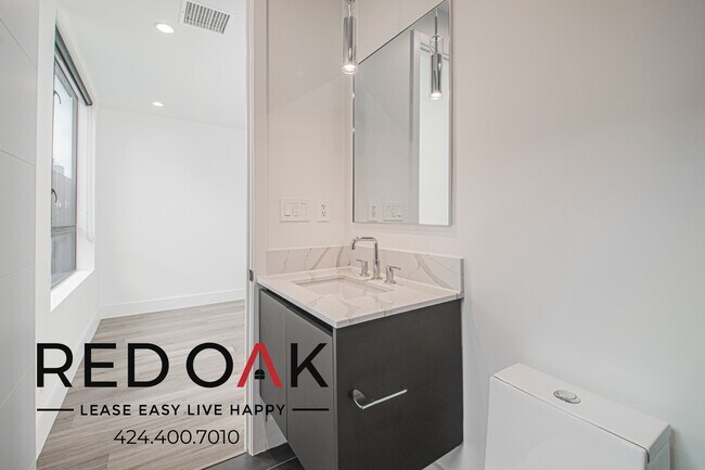 Building Photo - 18303 Oakbury Cir