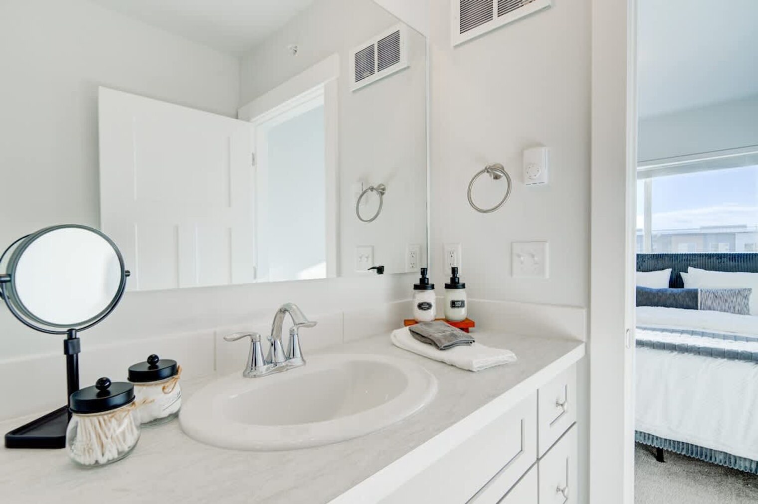 Building Photo - 5242 Fallon St