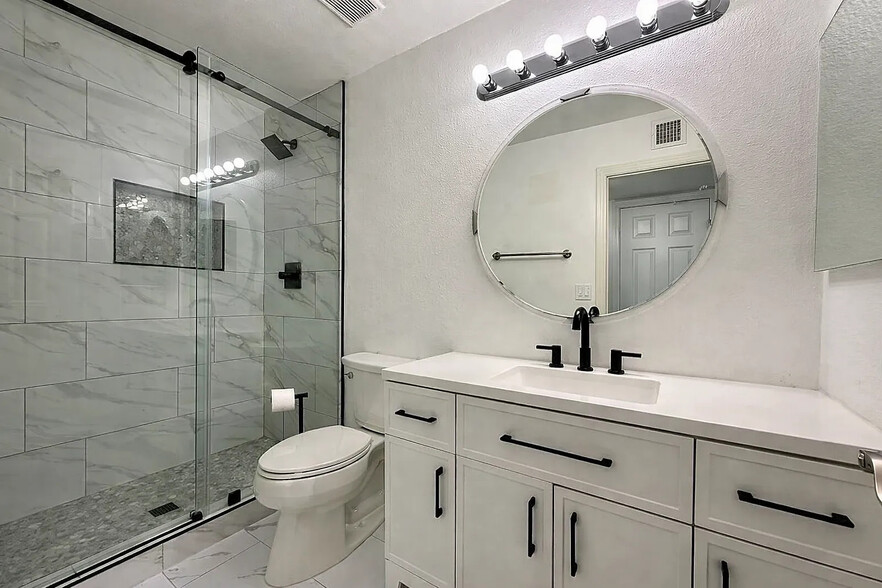 Building Photo - 1702 N Ventura Ln