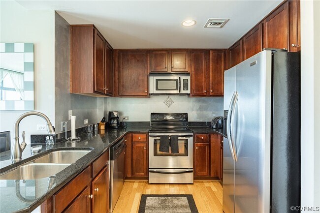 Building Photo - 1101 Haxall Point