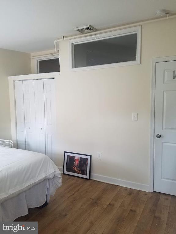 Primary Photo - 319 Market St