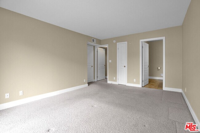 Building Photo - 1633 S Bentley Ave