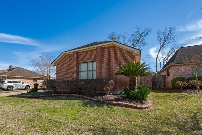 Building Photo - 606 Misty Creek Dr