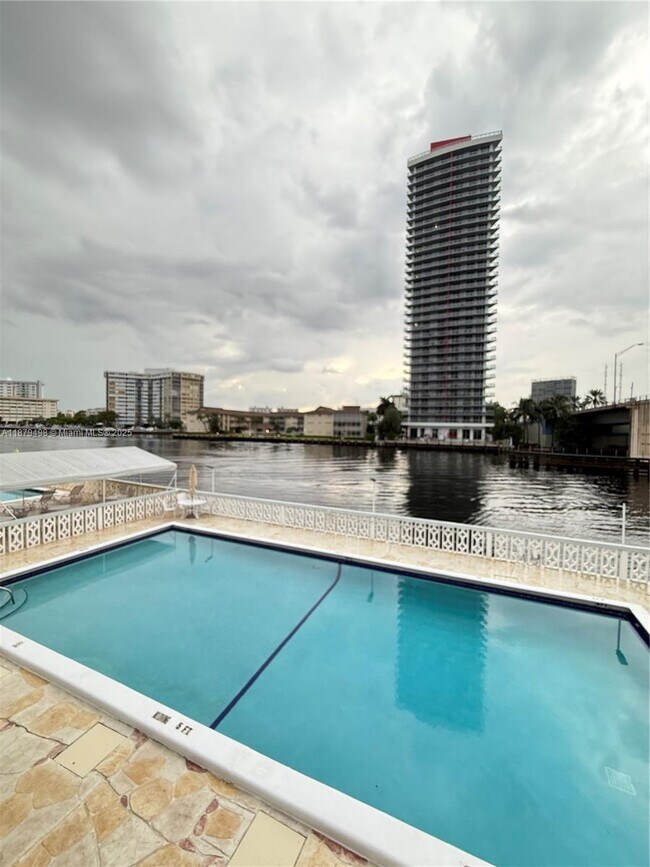 Building Photo - 1801 S Ocean Dr