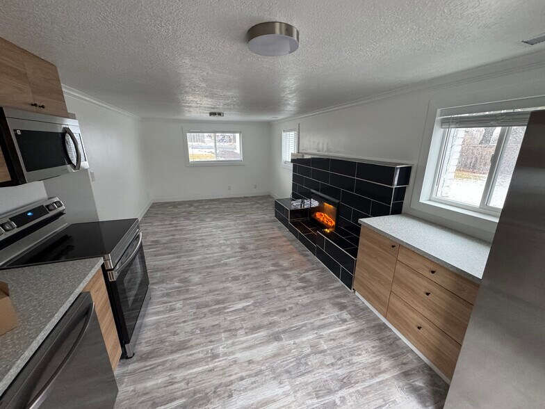 Building Photo - 1191 E 8600 S