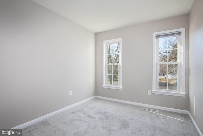 Building Photo - 8000 Rivermont Ct