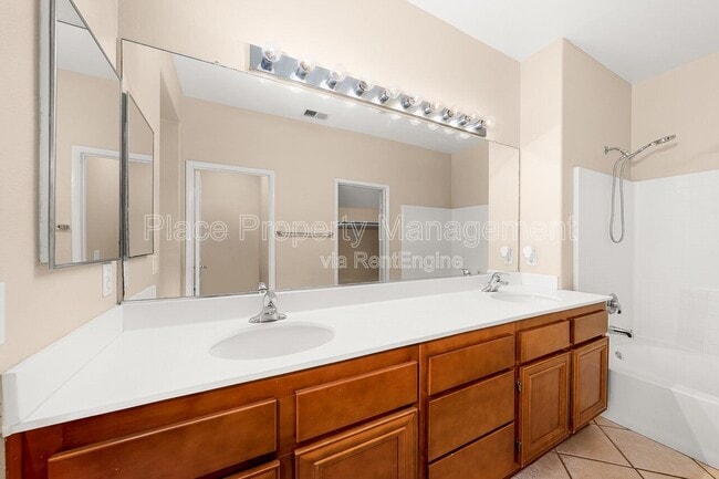 Building Photo - 6223 Avenida De Las Vistas