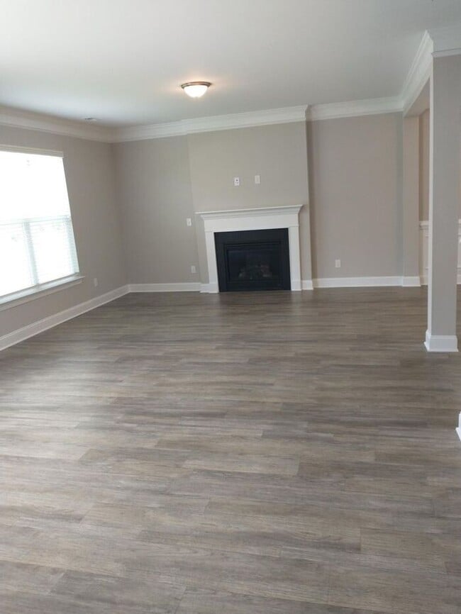 Building Photo - Coming Soon - Gorgeous Home with 4 bedroom, 2.5 bath and large loft area!