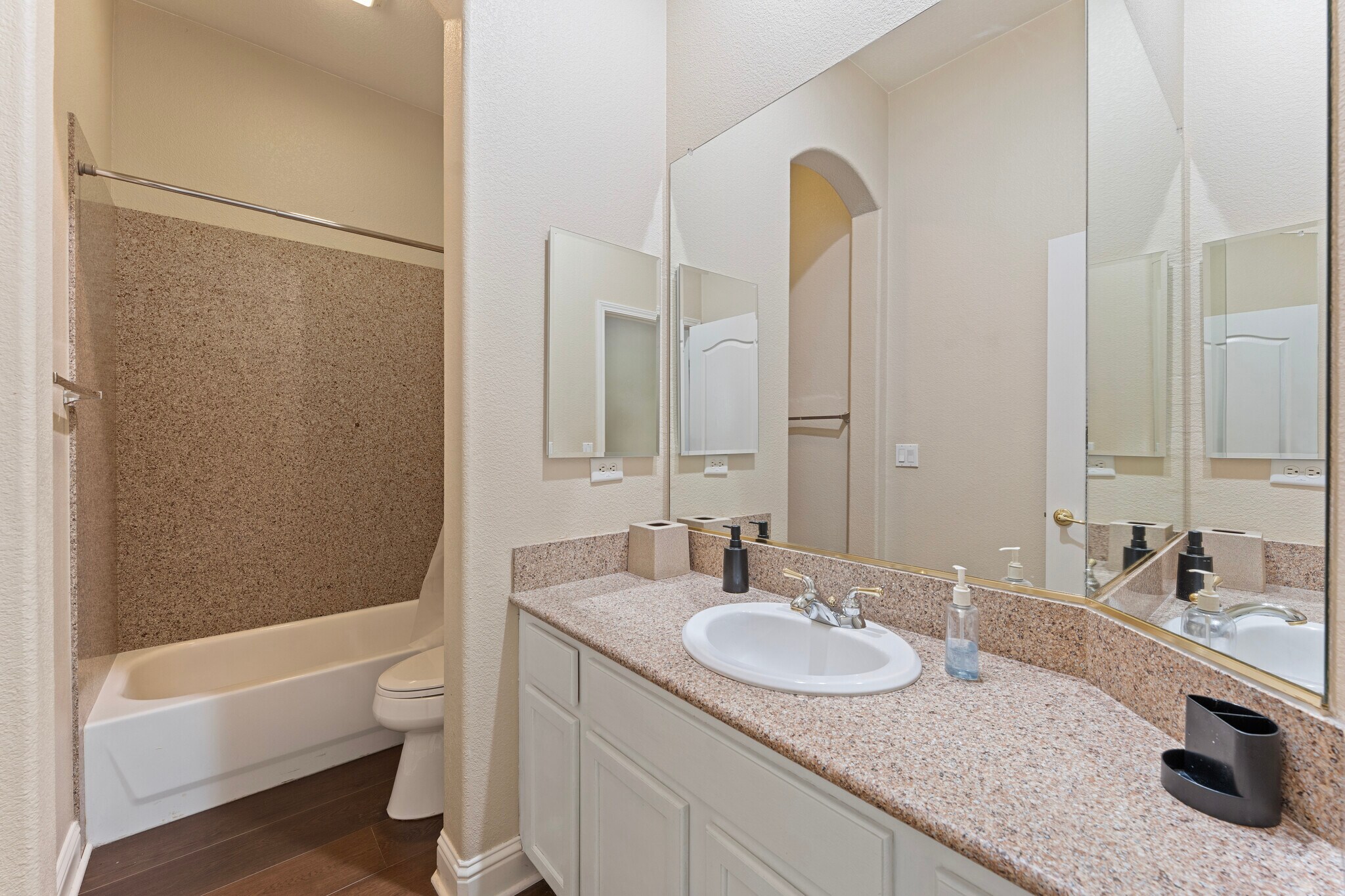 Building Photo - 1121 Galston Dr