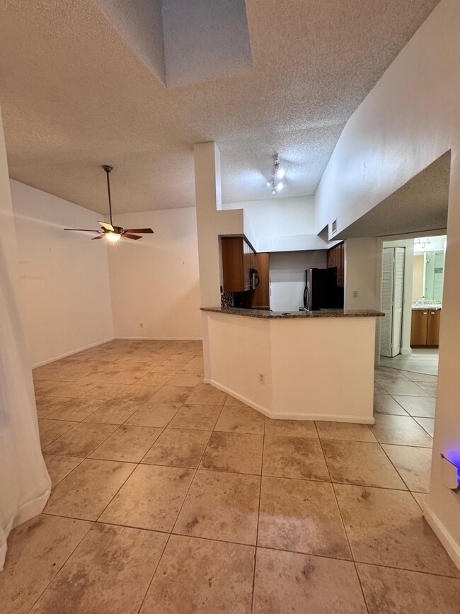 Building Photo - 1125 Crystal Way