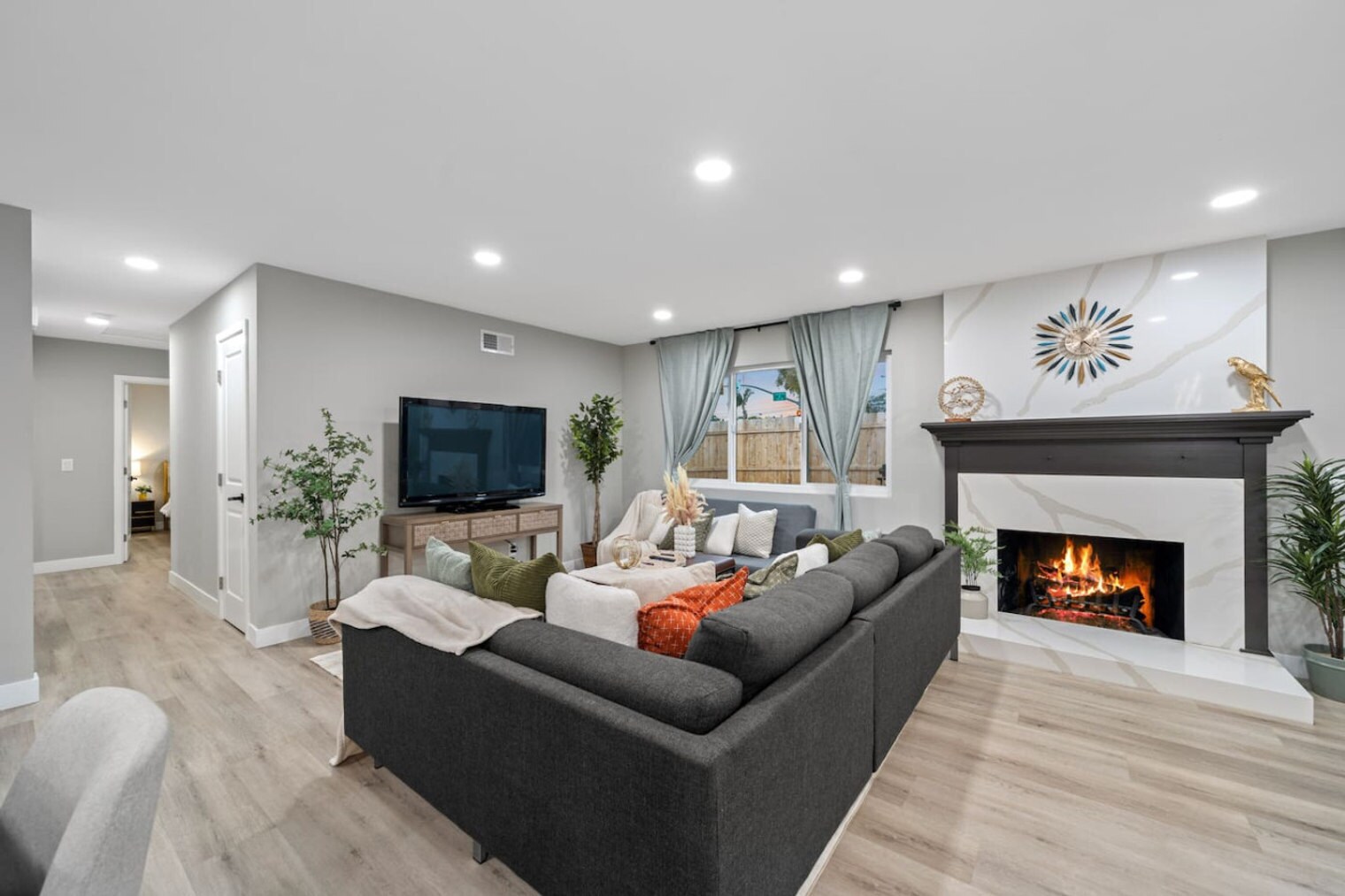 Building Photo - 9804 Costa Lago St