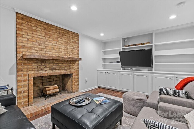 Building Photo - 2418 Ainsdale Rd