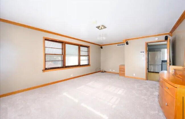 Building Photo - 1800 S Austin Blvd