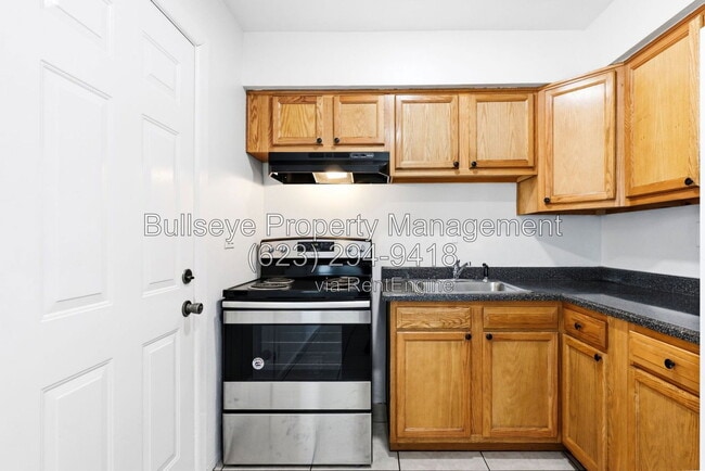 Building Photo - 2245 W Glenrosa Ave