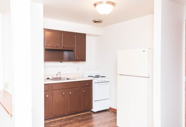 Building Photo - 1040 Bryden Rd