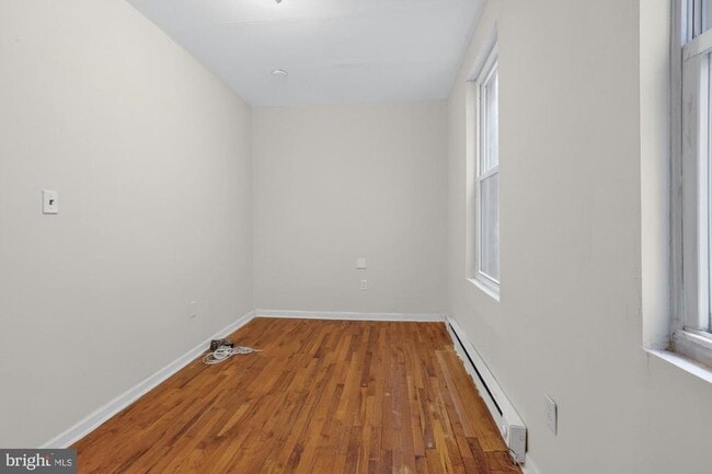 Building Photo - 339 W Girard Ave