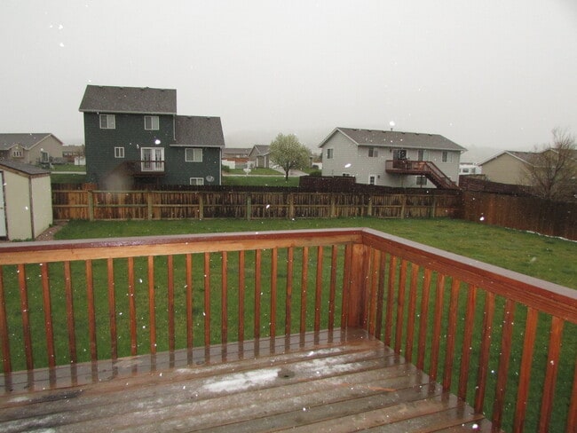 Building Photo - 4 BEDROOM | 3 BATH | FENCED YARD | DOUBLE ...