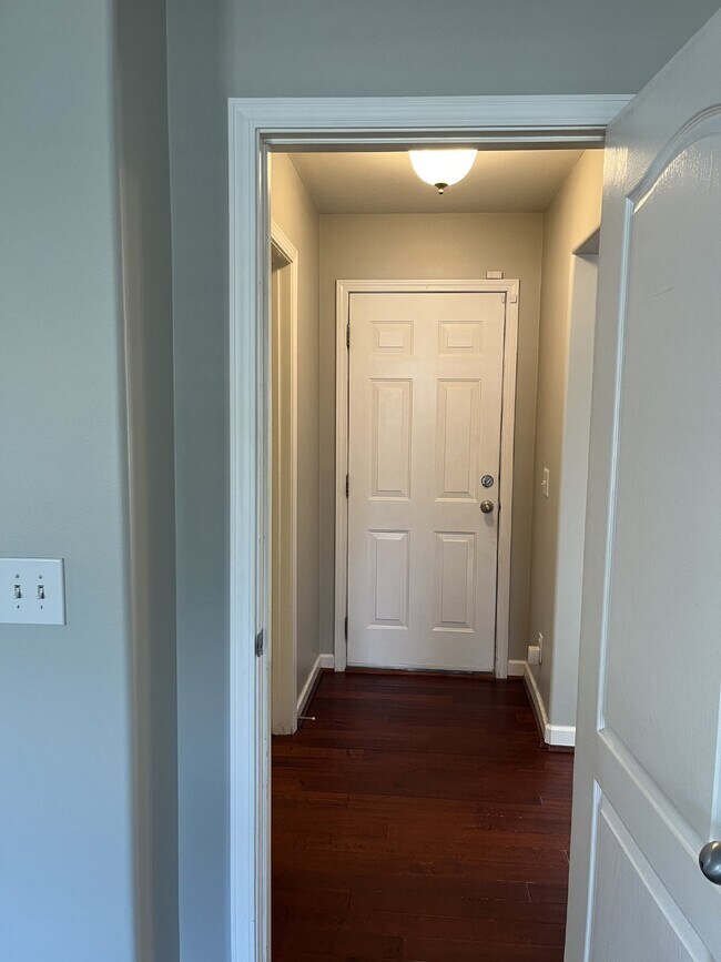 Building Photo - 5004 Pelican Ct