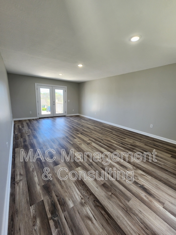 Building Photo - 1748 Bouton Dr
