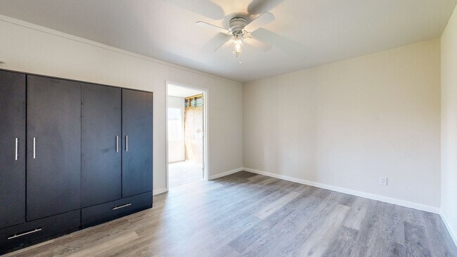 Building Photo - Gated and fully remodeled 1 bedroom 1 bath...