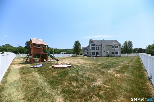 Building Photo - 19 Longview Dr