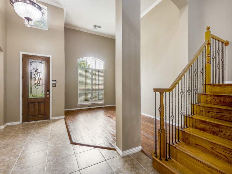 Building Photo - 2817 Pioneer Dr