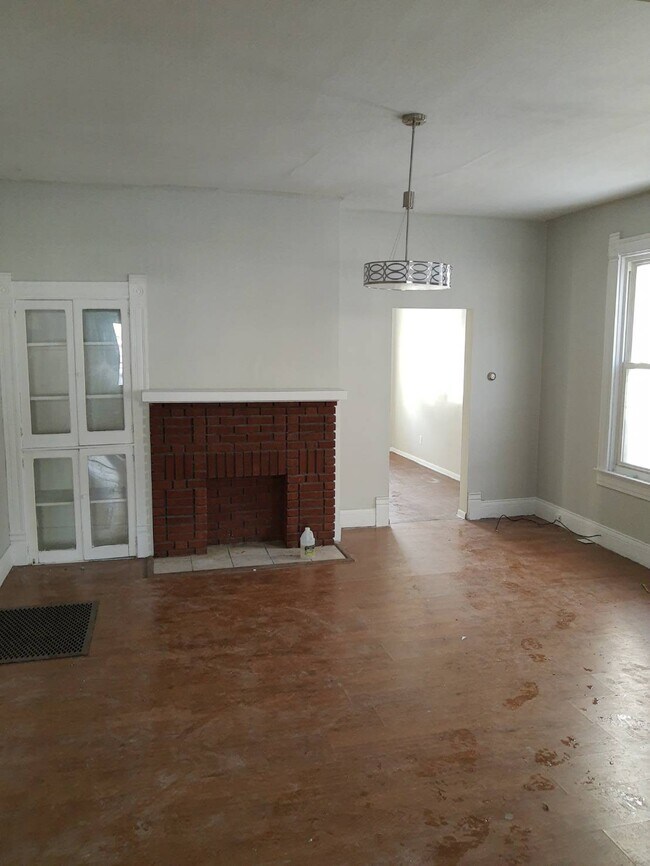 Building Photo - 614 S Zane Hwy