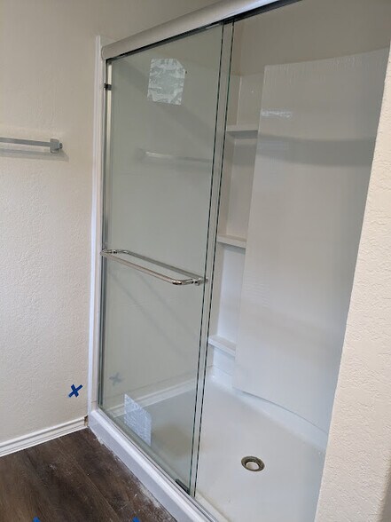 Master shower - 6826 Turnpike