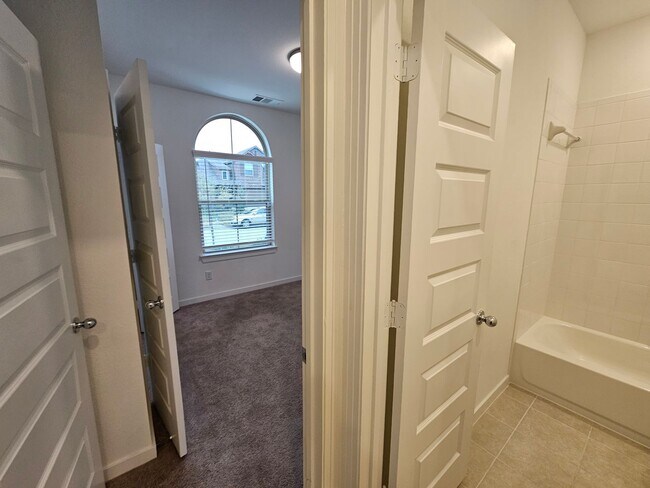 Building Photo - Available now ready for immediate move in  Heartland, TX