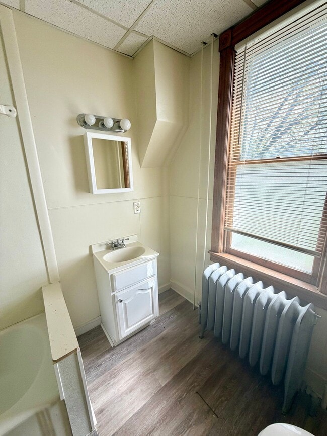 Building Photo - 500 Windsor St