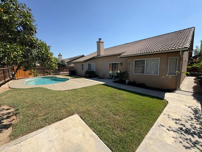 Building Photo - Beautiful home with pool Available Now!