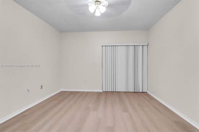 Building Photo - 9532 SW 154th Pl