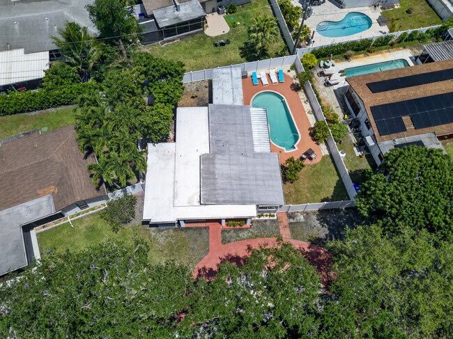 Building Photo - 211 S 57th Way