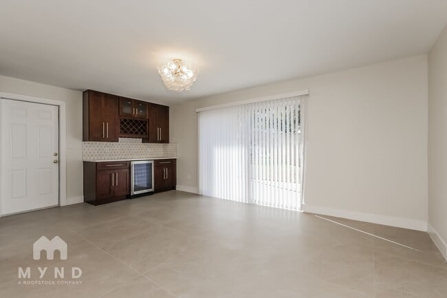 Building Photo - 10100 Paradise Blvd