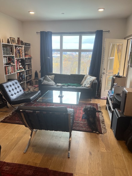 Building Photo - 400 Herron Dr