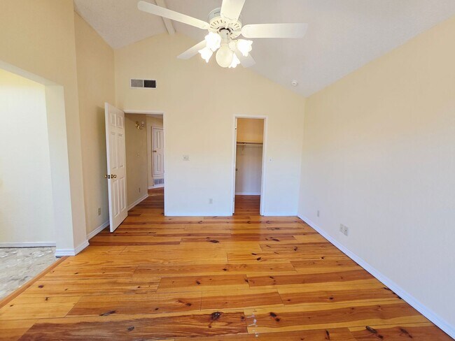 Building Photo - Charming 3 Bedroom, 2 bath Home in West El...