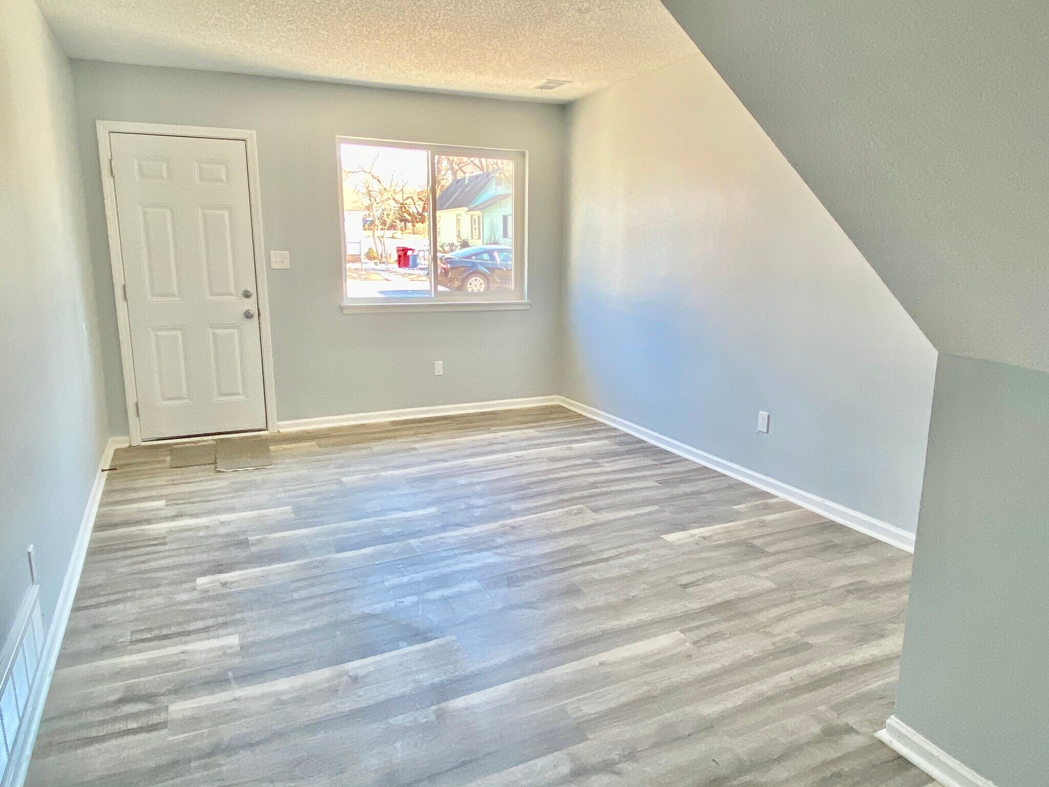 Building Photo - 1902 S Claremont Ave