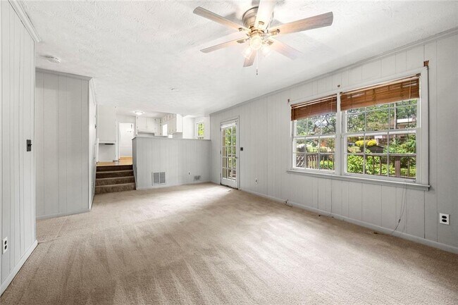 Building Photo - 4000 Pinehurst Pl