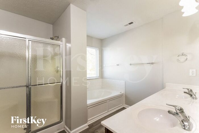 Building Photo - 16325 Clarks Hill Way