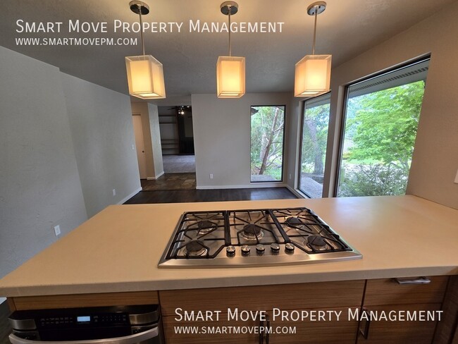 Building Photo - 945 Hearthstone Dr