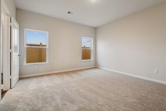 Building Photo - 15834 Berry Hl Dr