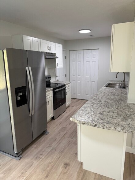 Building Photo - 1140 Roswell Rd