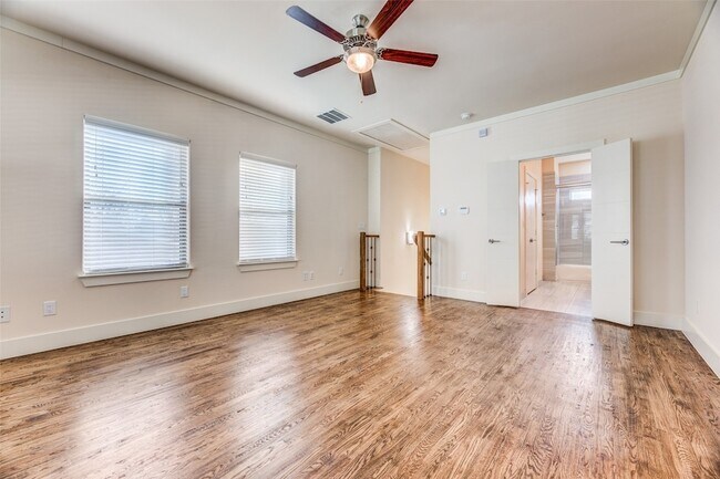 Building Photo - 4316 Hartford St